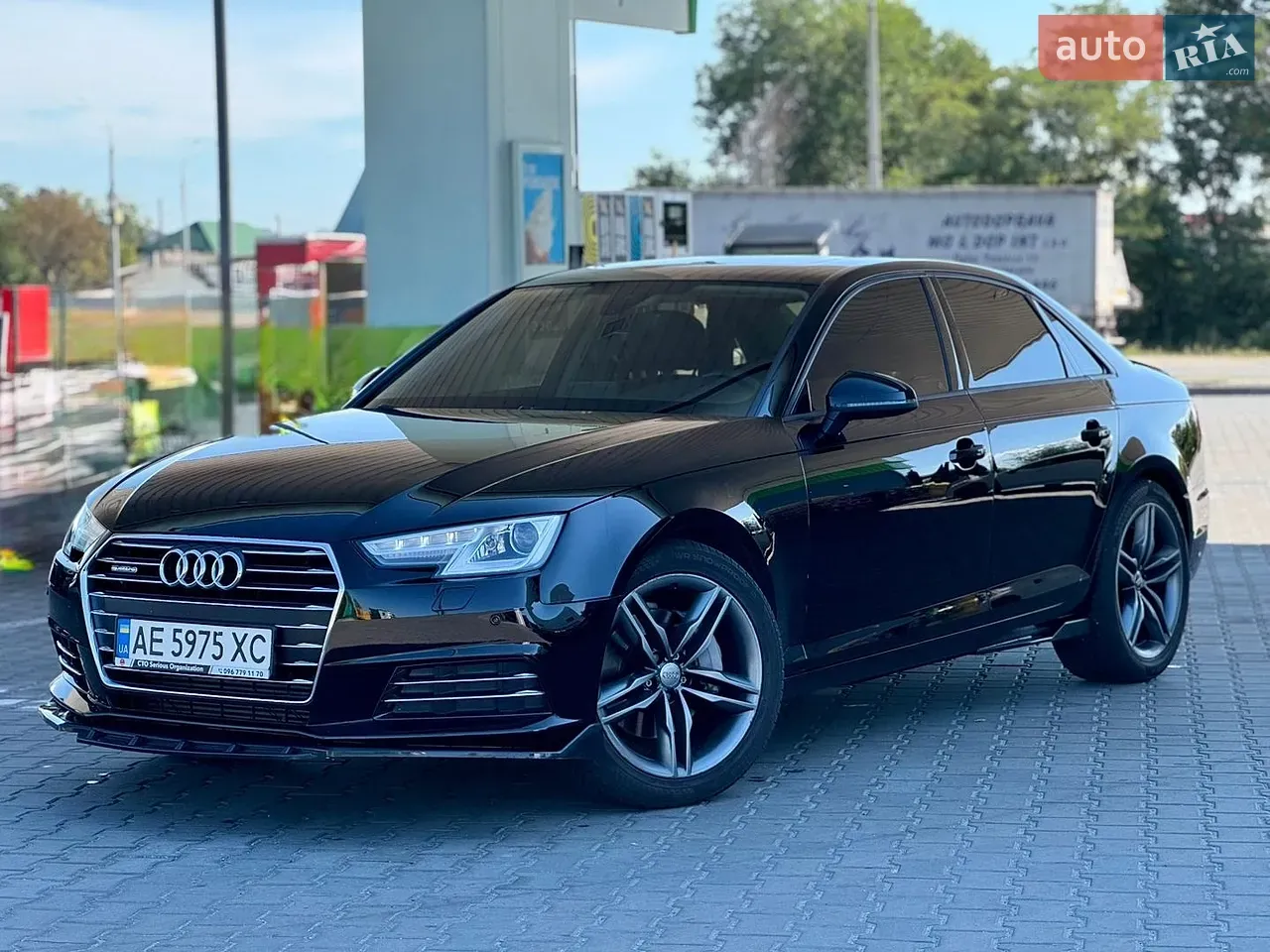 Audi A4 2017 photo 2