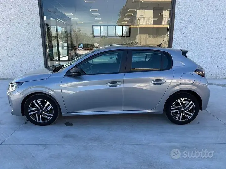 Peugeot 208 2023 photo 2