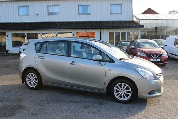 Toyota Verso 2011 photo 2
