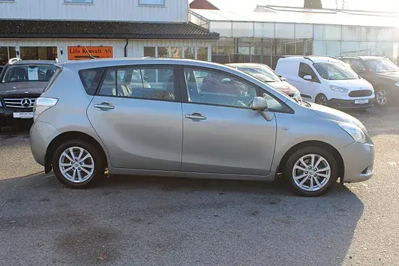 Toyota Verso 2011 photo 3