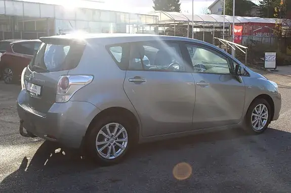 Toyota Verso 2011 photo 4