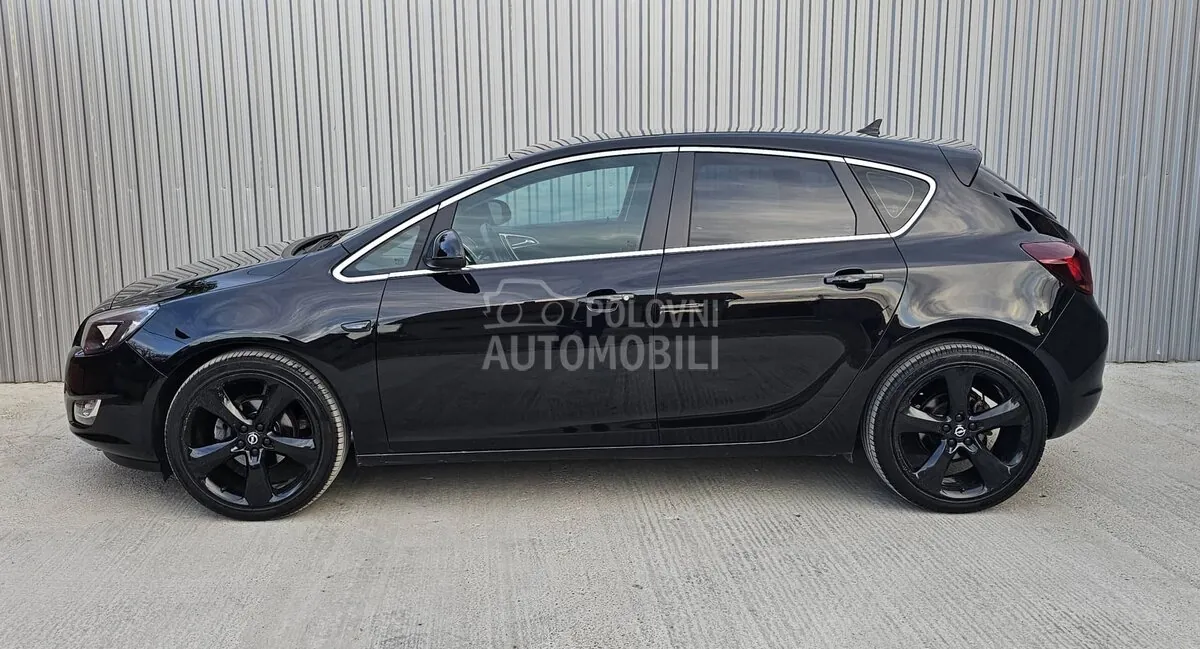 Opel Astra J 2010 photo 4