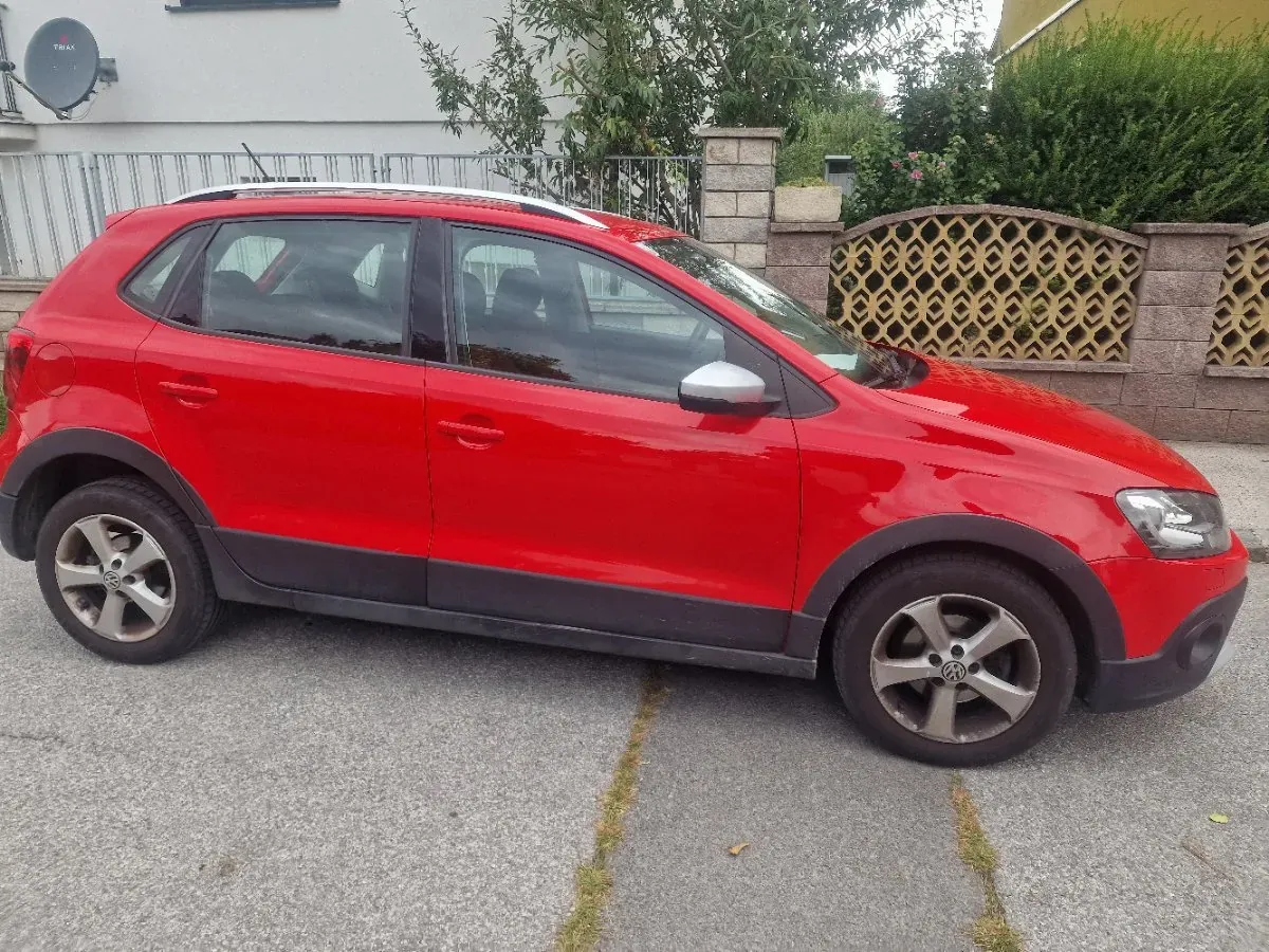 Volkswagen Polo 2013 photo 2
