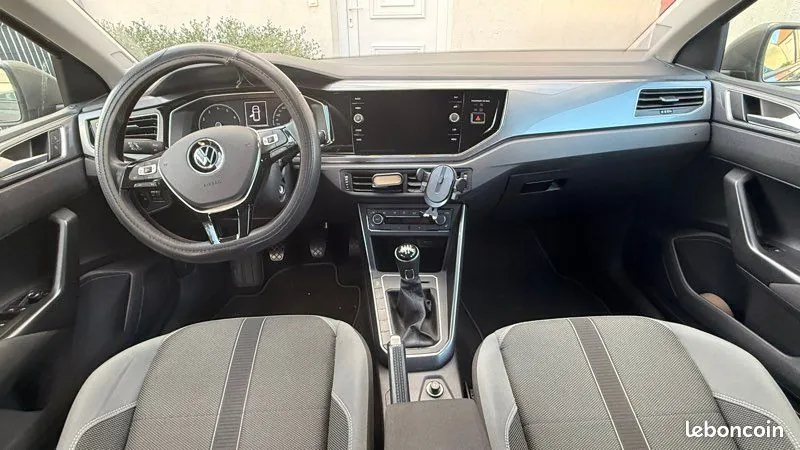 Volkswagen Polo 2023 photo 2