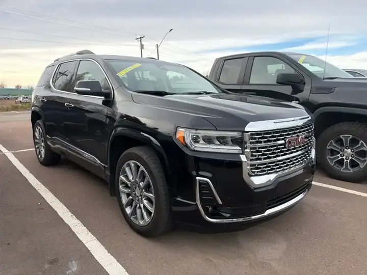 GMC Acadia 2023 photo 2