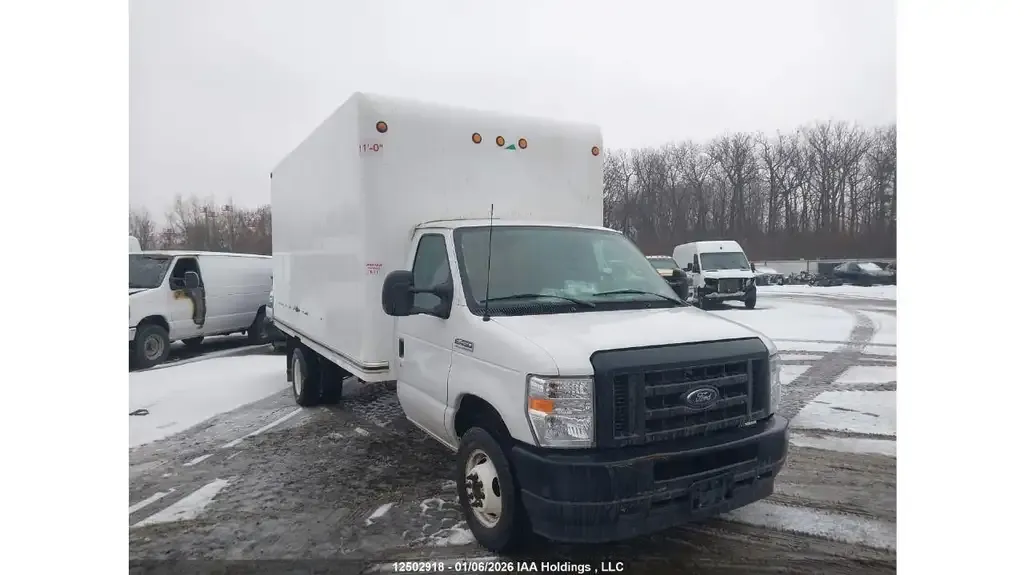 Ford E-450 2023 photo 2