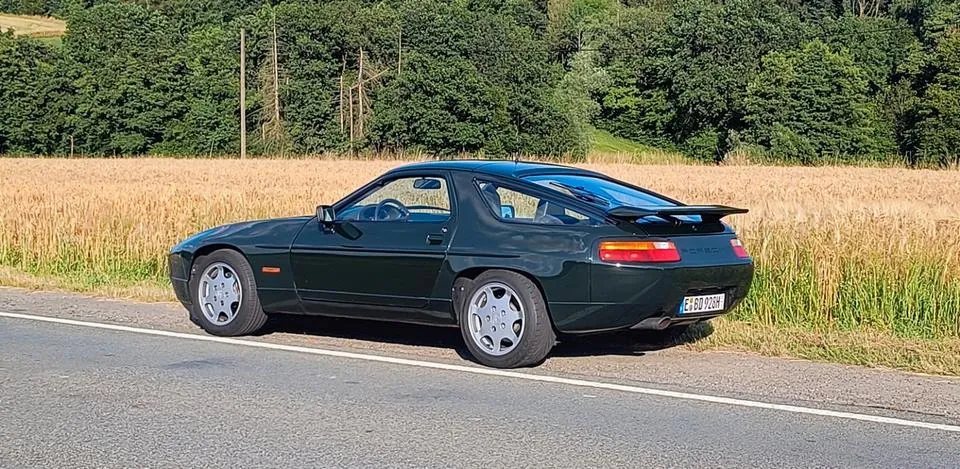 Porsche 928 S4