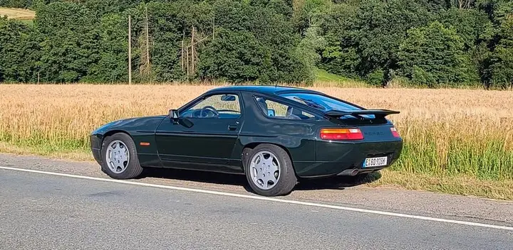Porsche 928 S4
