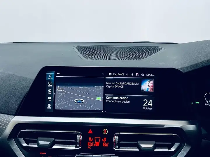 BMW 3 Series 2021 photo 3