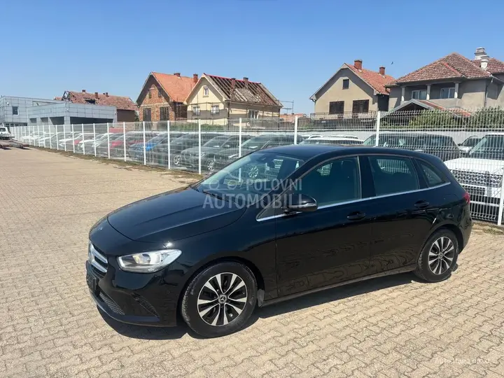 Mercedes-Benz B 180