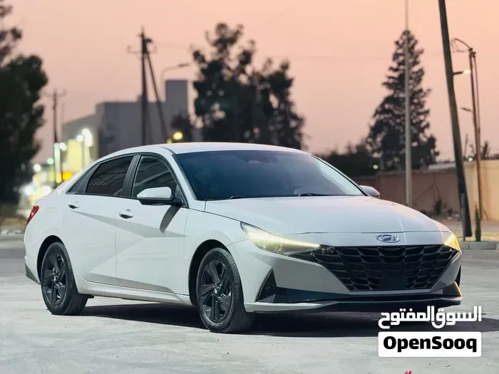 Hyundai Elantra 2022 photo 3
