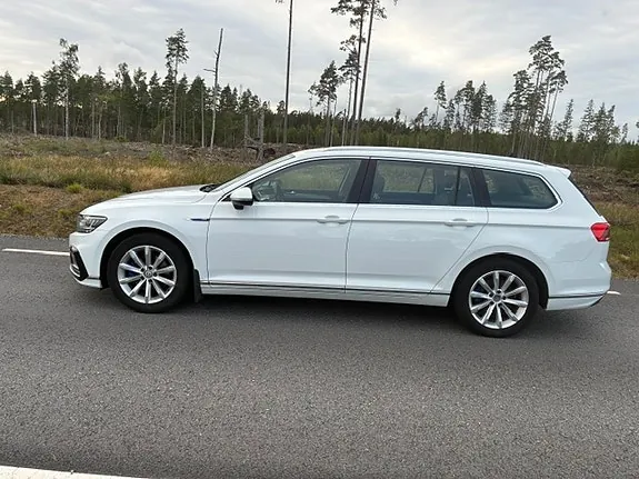 Volkswagen Passat 2020 photo 2