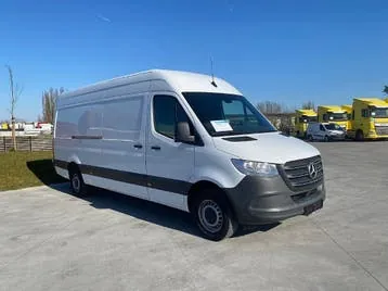 Mercedes-Benz Sprinter 2022 photo 2
