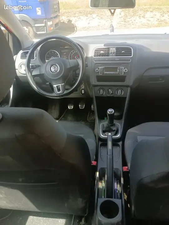 Volkswagen Polo 2011 photo 3