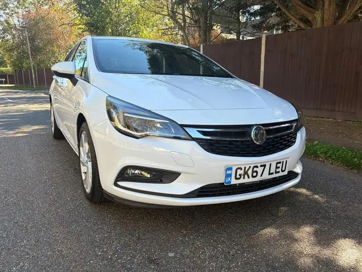Vauxhall Astra 2017 photo 2