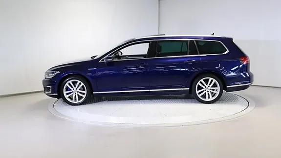 Volkswagen Passat 2018 photo 2