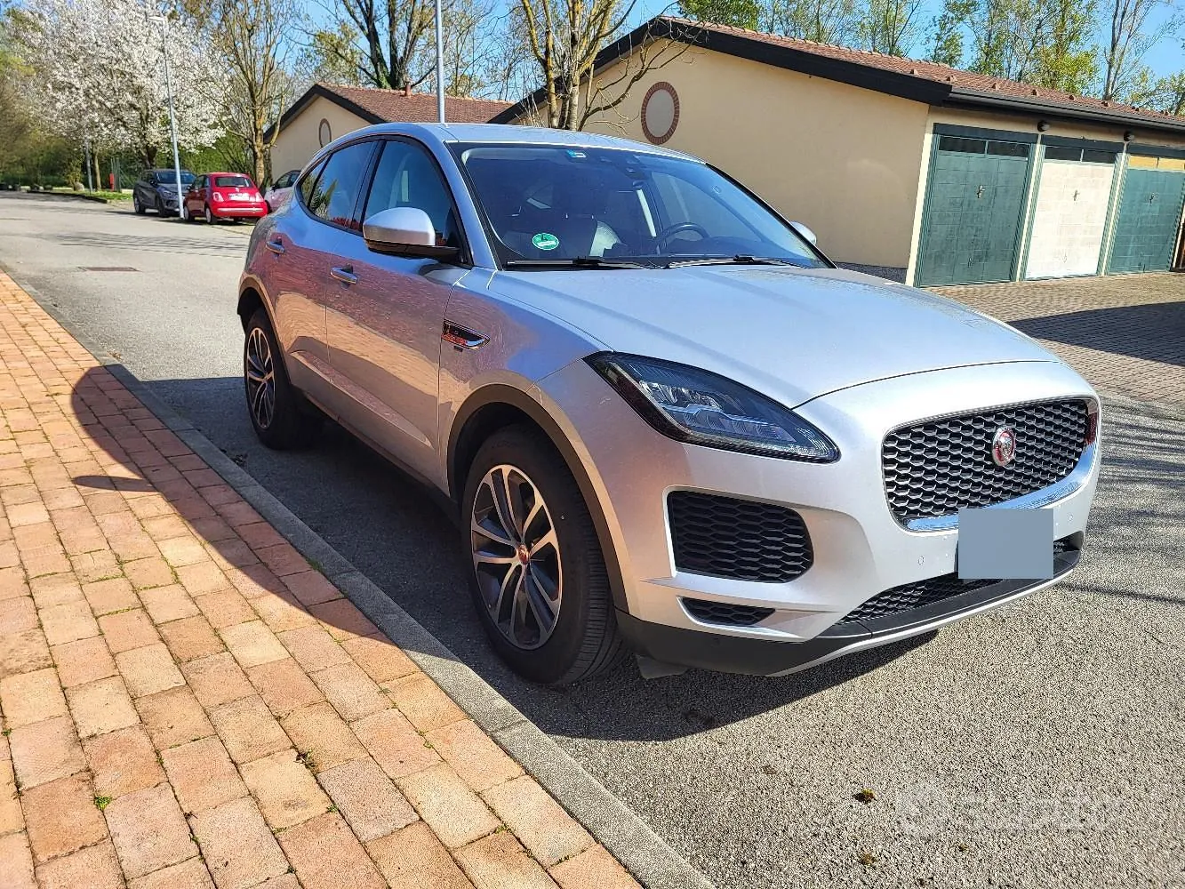 Jaguar E-Pace 2018 photo 2