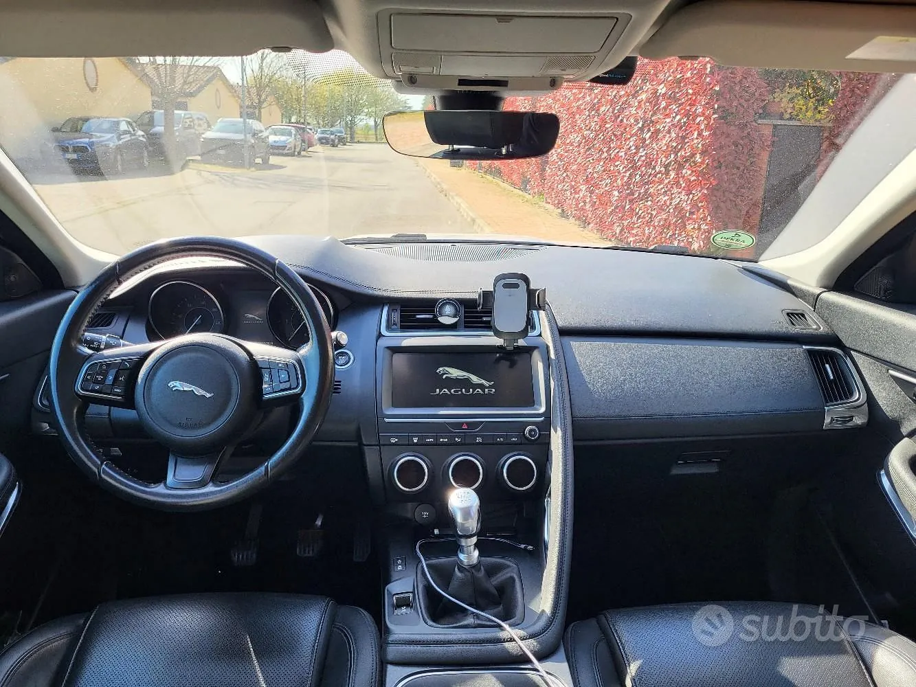 Jaguar E-Pace 2018 photo 5