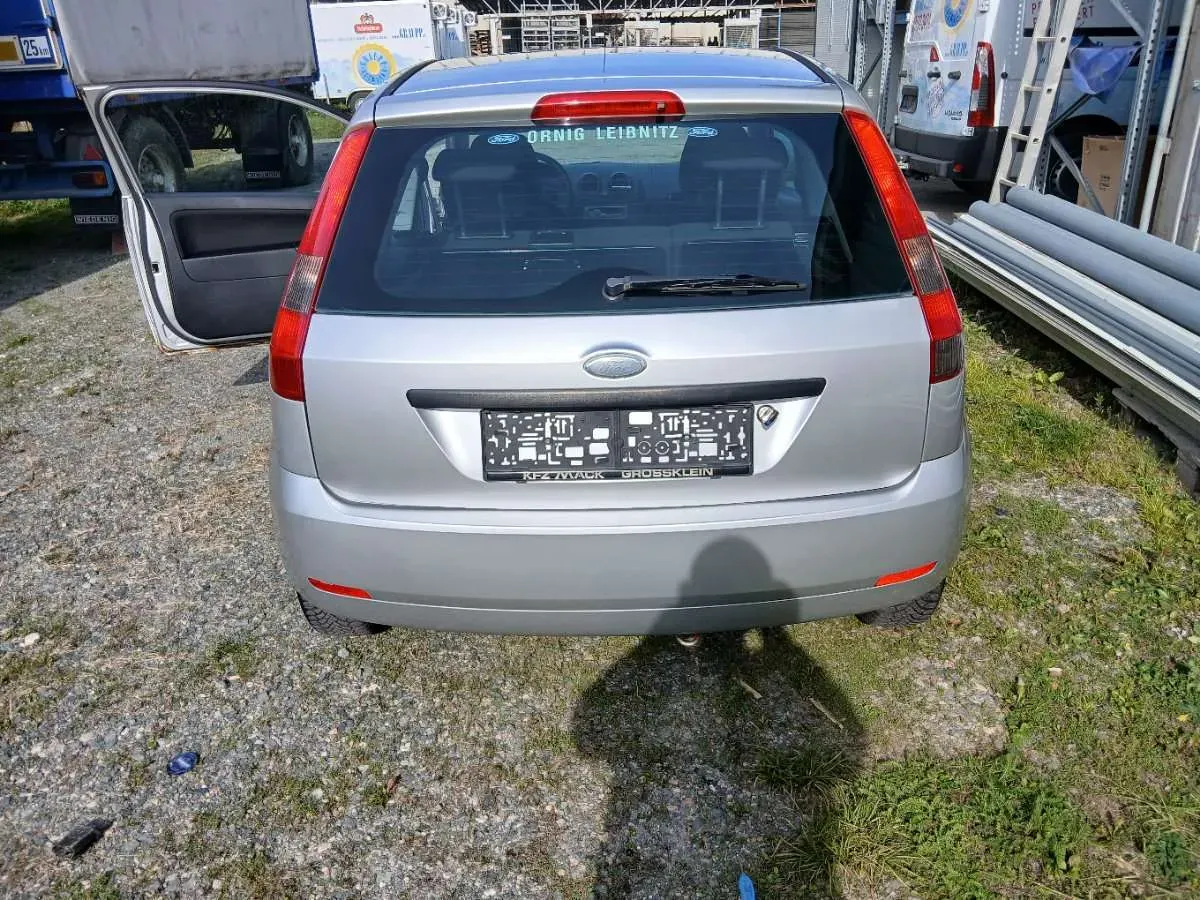 Ford Fiesta 2004 photo 3