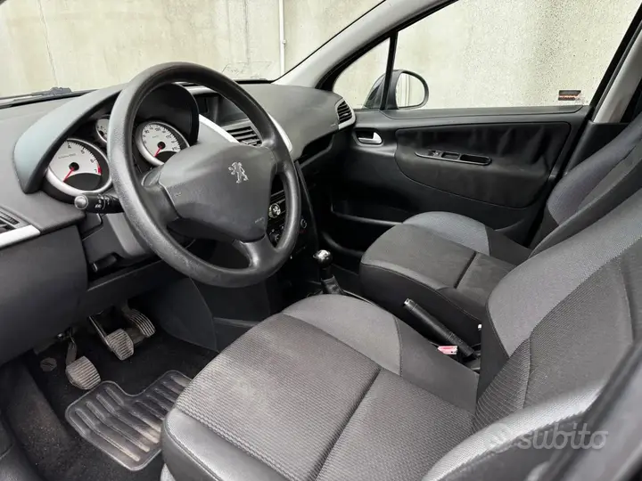 Peugeot 207 2010 photo 5