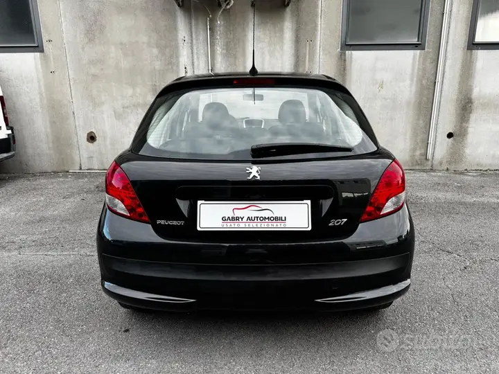 Peugeot 207 2010 photo 3