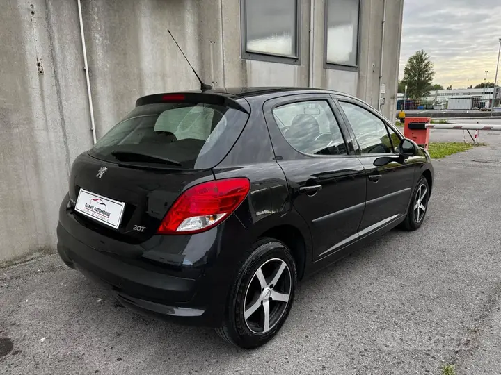 Peugeot 207 2010 photo 4