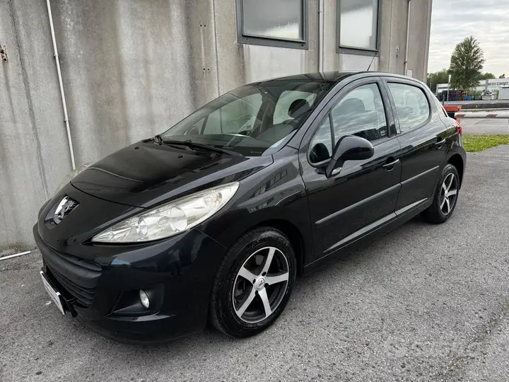 Peugeot 207 2010 photo 2