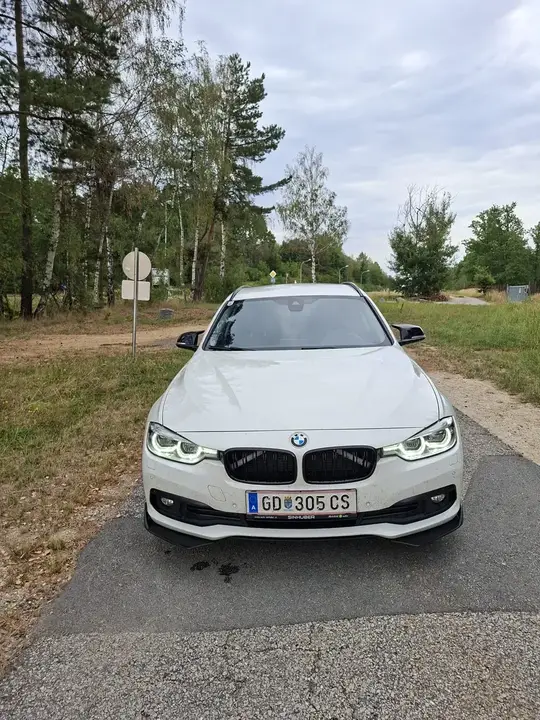 BMW 3 Series 2019 photo 2