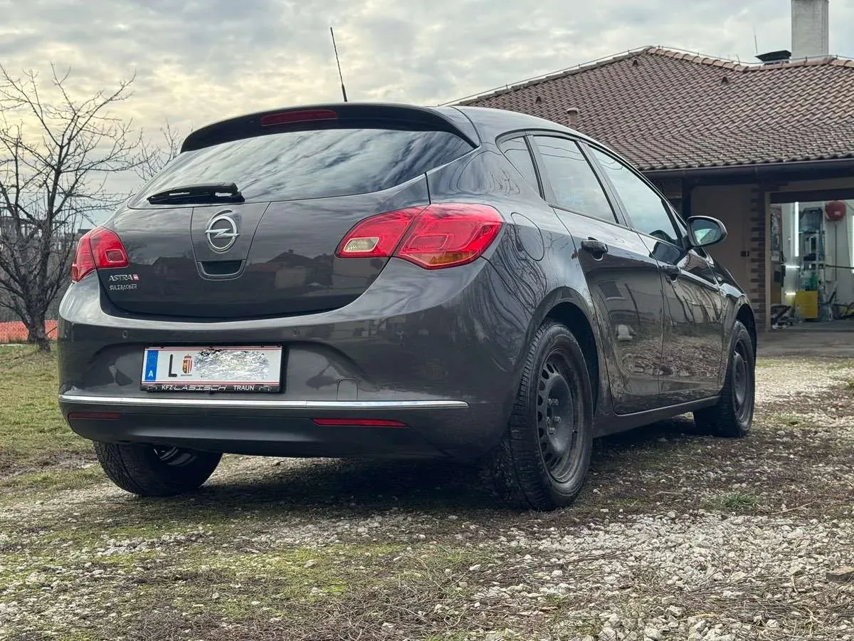 Opel Astra 2015 photo 2