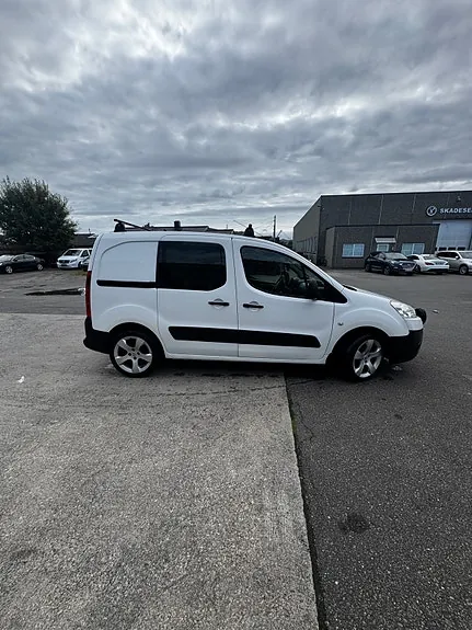 Peugeot Partner 2010 photo 2