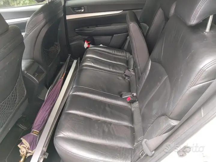 Subaru Legacy 2010 photo 3