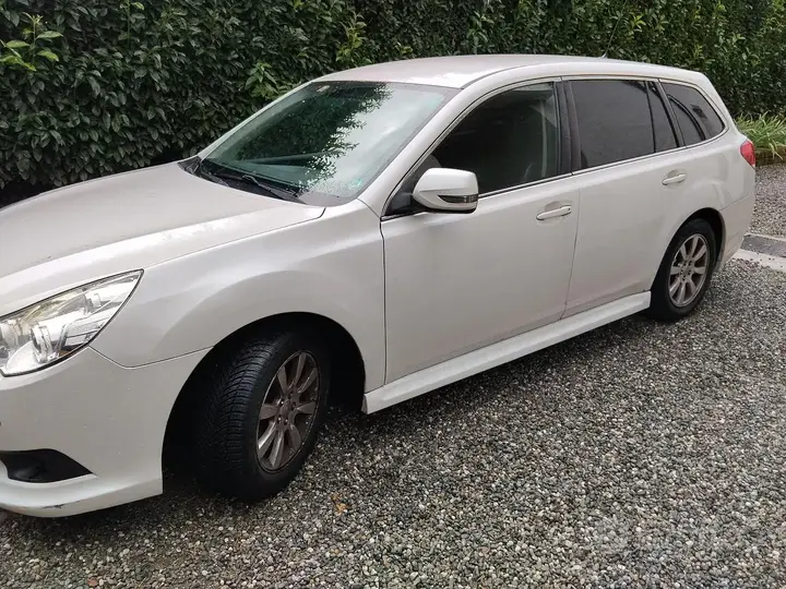Subaru Legacy 2010 photo 4