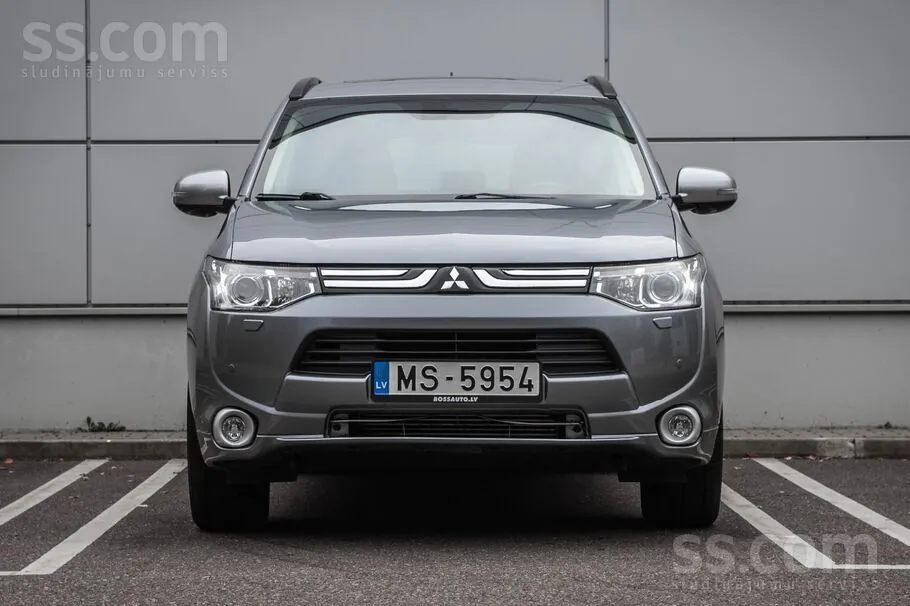 Mitsubishi Outlander 2013 photo 2