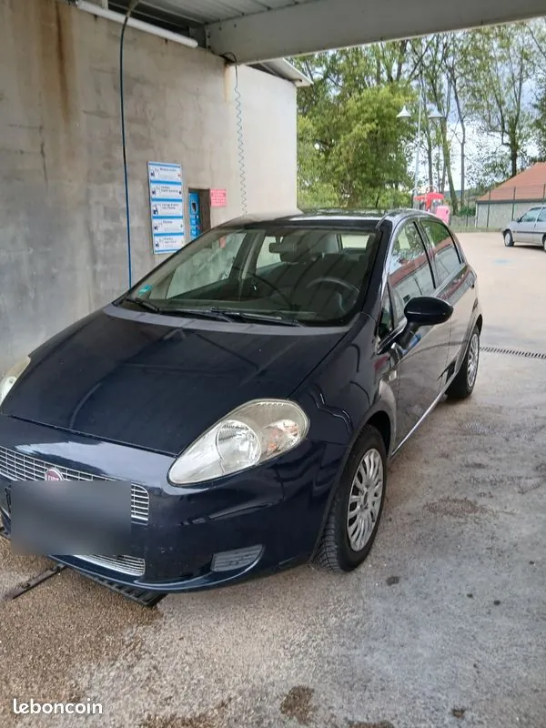 Fiat Grande Punto 2009 photo 2