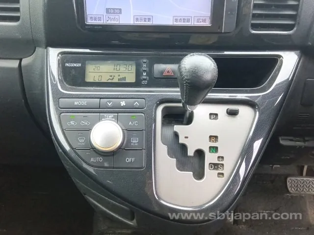Toyota Wish 2007 photo 5