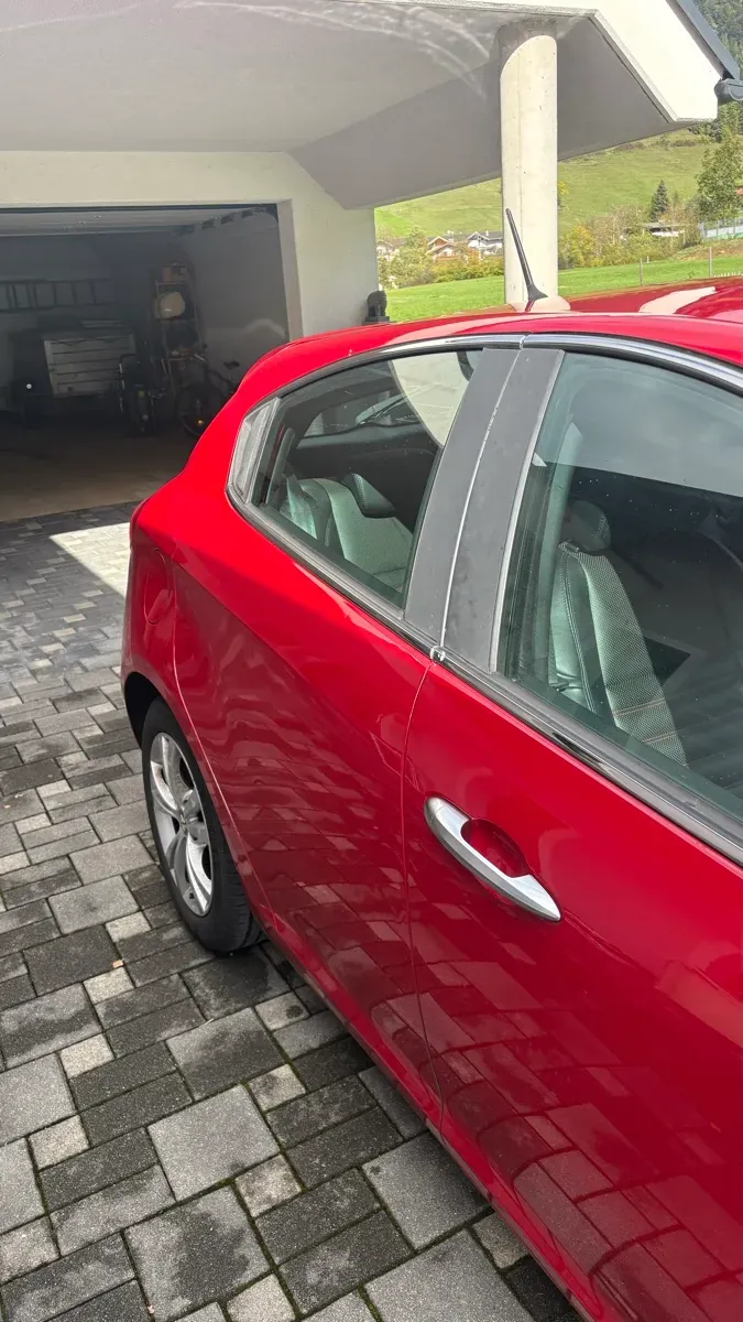 Alfa Romeo Giulietta 2011 photo 3