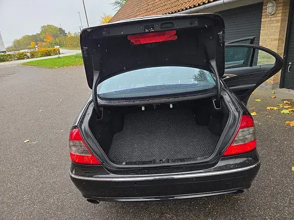Mercedes-Benz E 320 2006 photo 4