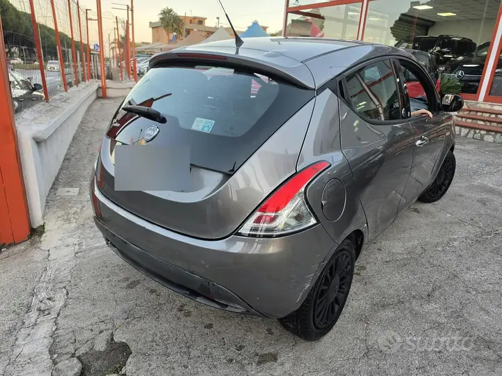 Lancia Ypsilon