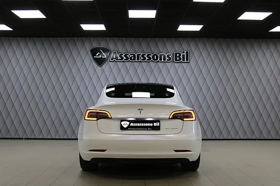 Tesla Model 3 2023 photo 4