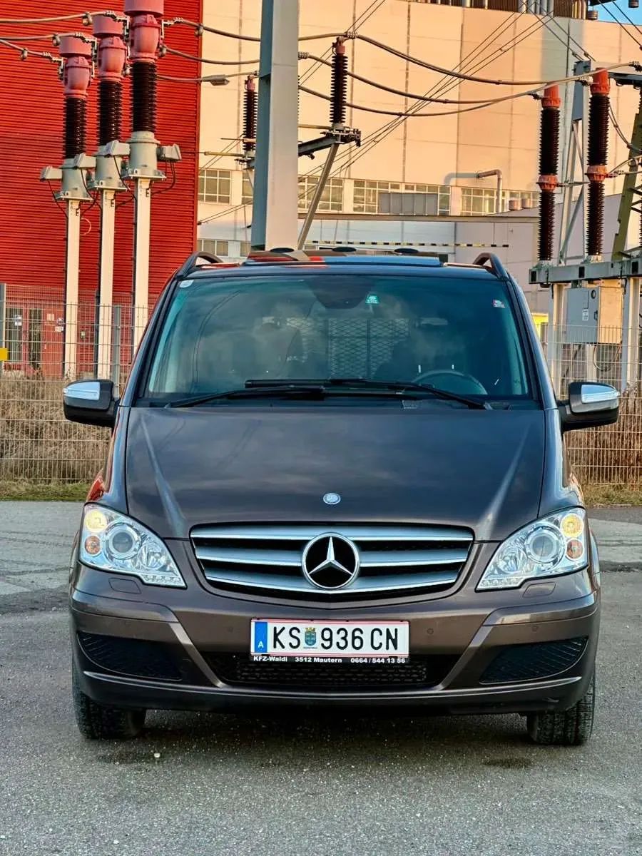 Mercedes-Benz Viano 2012 photo 2