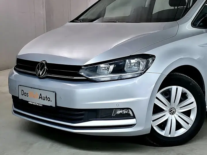 Volkswagen Touran 2023 photo 2