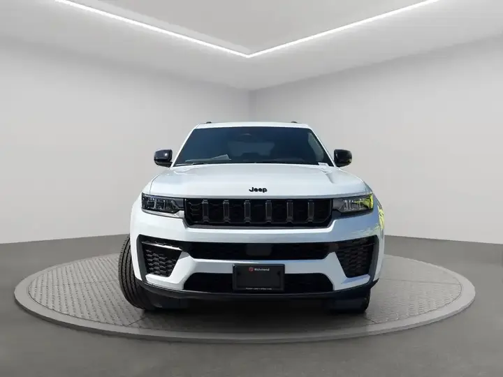 Jeep Grand Cherokee 2026 photo 2