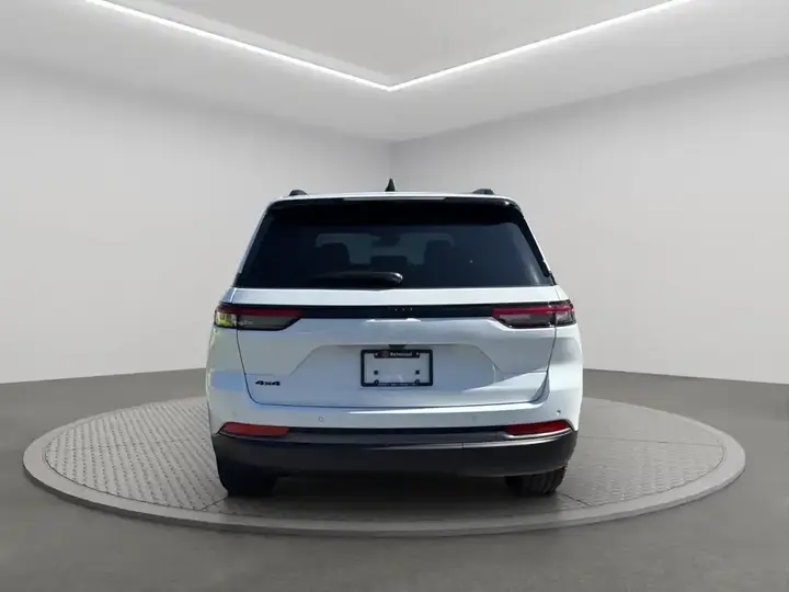Jeep Grand Cherokee 2026 photo 5