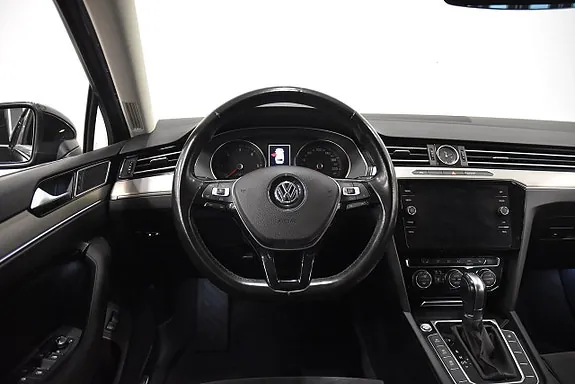 Volkswagen Passat 2018 photo 2
