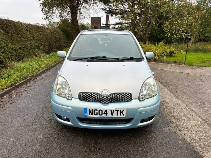 Toyota Yaris 2004 photo 2