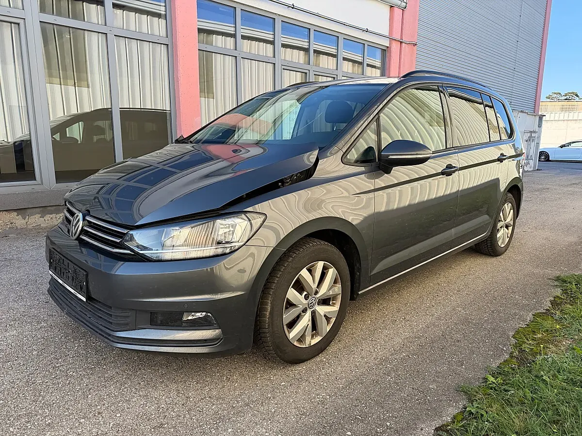 Volkswagen Touran 2017 photo 2