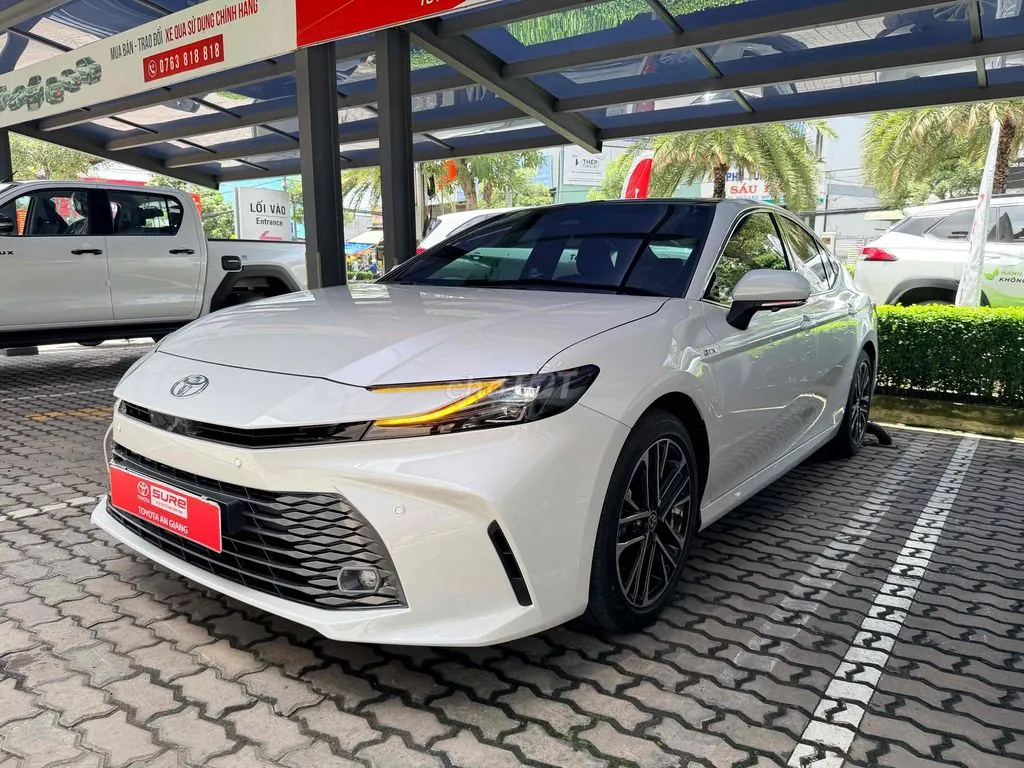 Toyota Camry 2026 photo 2