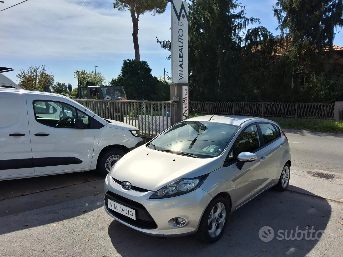 Ford Fiesta 2011 photo 4