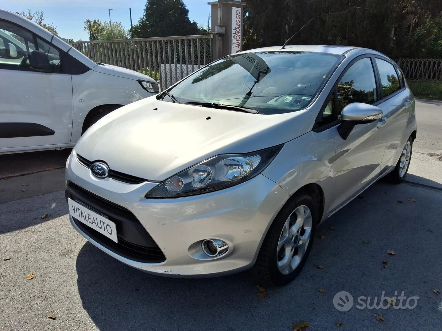 Ford Fiesta 2011 photo 2