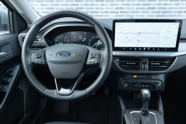 Ford Focus 2024 photo 2